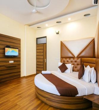 Hotel Woodcrest by Sidham Group ! Comfortable and Peaceful Stay ! Top Rated ! Preferred Hotel Chain