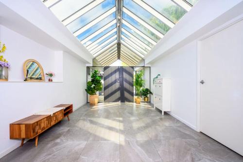 Jettyside Poolside Canal Retreat in Broadbeach