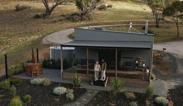 Kaiser - Self contained tiny house with king bed