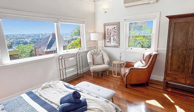 Kirribilli 2BR gem with garage Walk to Harbour