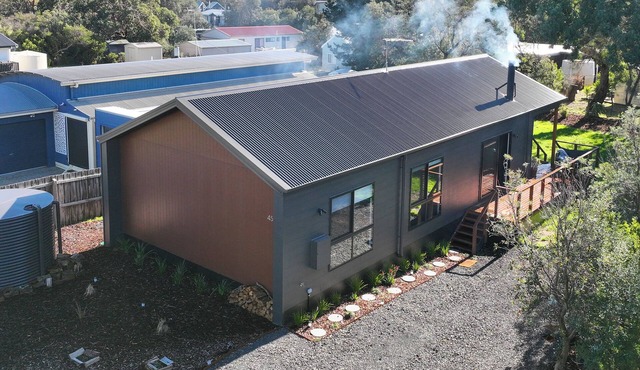 Koala Retreat - 3 bed brand new home near the Beach~Woodburner~Linen~Fast WiFi