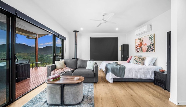 Kookaburra Studio Cabin. Peaceful and serene location