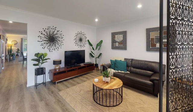 'LA MAISON' STUNNING 4 BEDROOM HOME