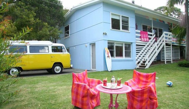 Laguna Blue at Hyams Beach- with WIFI - Pet Friendly & 4pm check-out on Sundays