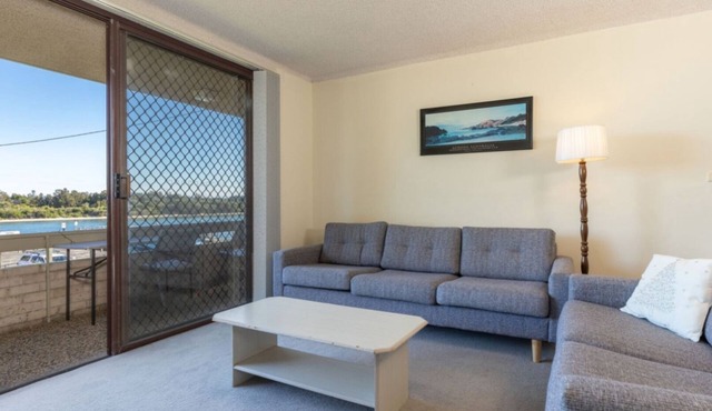 Lakeshore Lodge 2: 2 BR, 1 BA Apartment in Forster, Sleeps 4