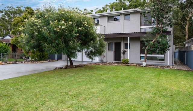 Large Pet Friendly house with pool