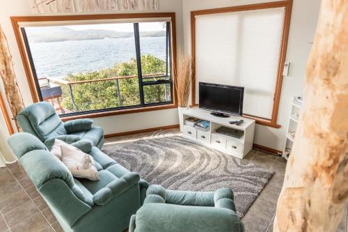 Larus Waterfront Cottage
