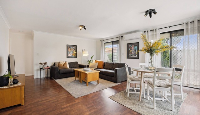 Leafy courtyard Pet friendly Free parking