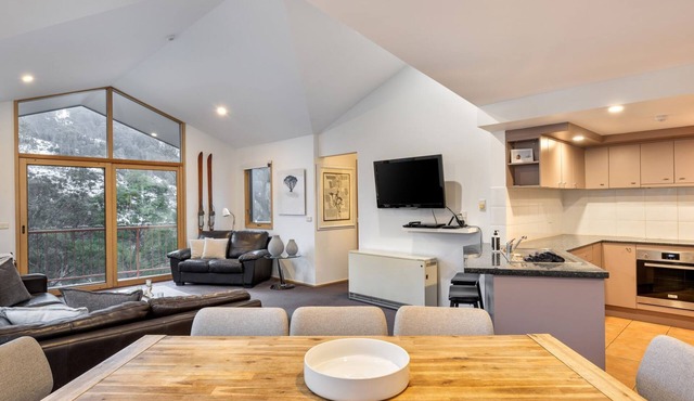 Lhotsky 4 -3 bedroom and loft apartment in the heart of Thredbo