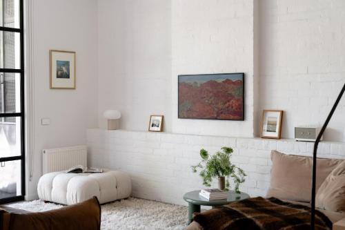 Light filled inner city warehouse apartment