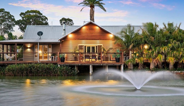 Lilies on Lovedale Estate - Heated Pool and Spa