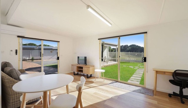 Logans Beach Apartments - Lil Greenviews
