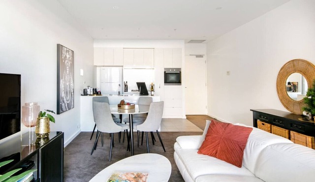 Lux 2BR on Hindmarsh-Pool/Gym/Wifi/Netflix/Carpark