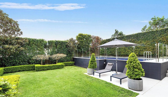 Luxe at Kings – Spacious 1BR Guest Suite with Pool & Garden Access