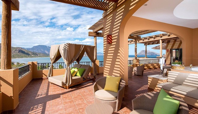 Luxurious Oceanfront Escape in Loreto in Loreto