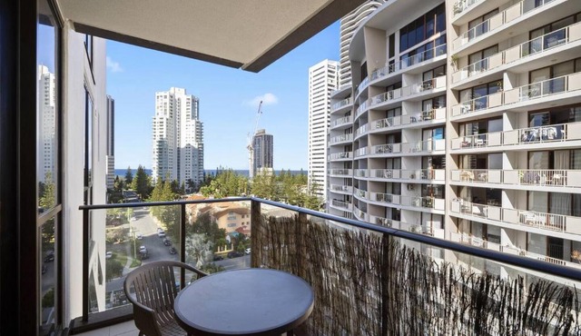 Luxury Beaches Broadbeach 906