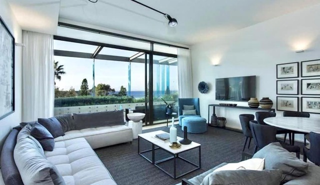 Luxury Bondi Beachside Apartment - Pacific