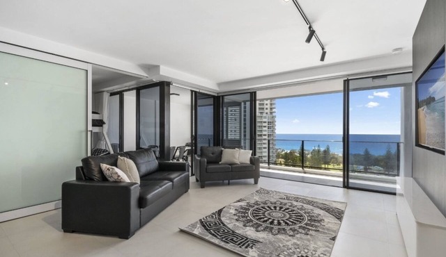 Luxury Broadbeach Apartment with Ocean Views