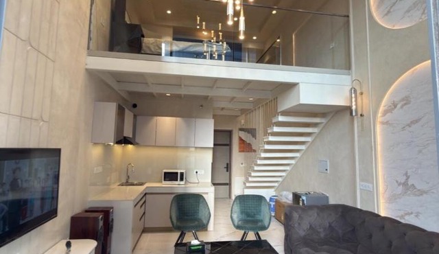 Luxury duplex with pool view in Gurugram stay