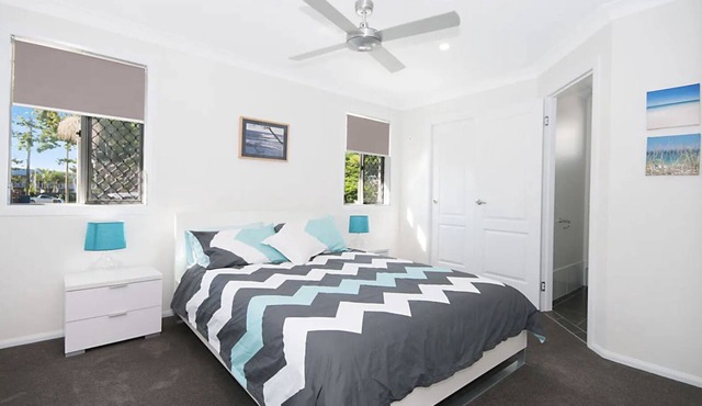 LUXURY HAVEN! Beautiful, central, wifi & spacious! Walking to everything!