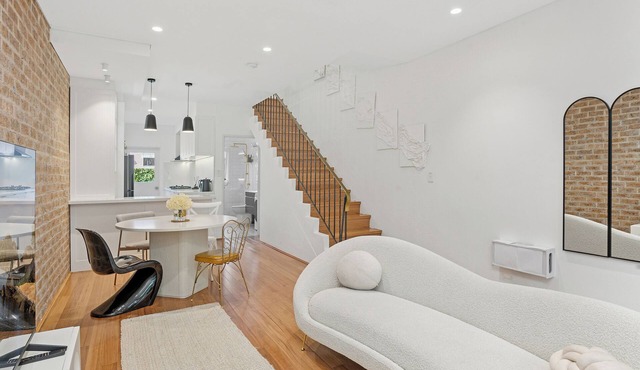 Luxury Modern 2-Story Townhouse in Sydney CBD