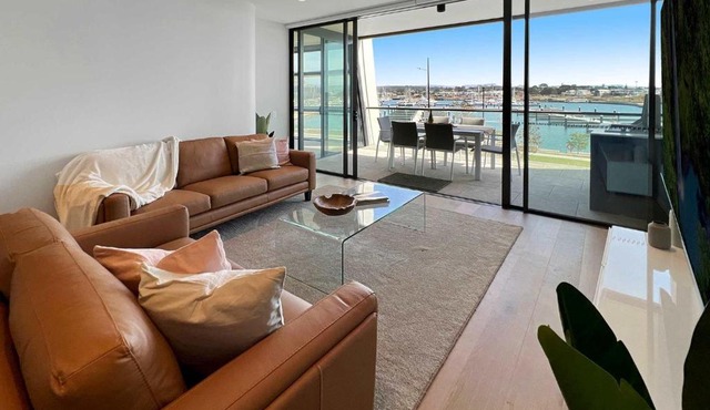 Marina Vista - Waterfront Apartment