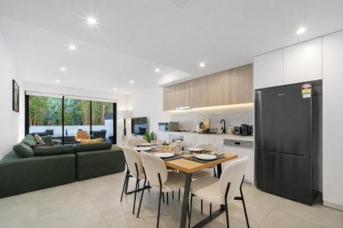 Mascot Oasis - 2x Parking - 5 mins to Airport - Pets-Friendly - WD - King Bed
