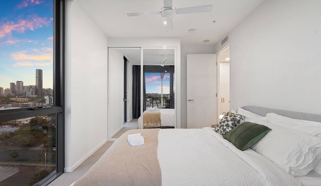 Massive Stadium View | 2BR | Free Parking|CBD