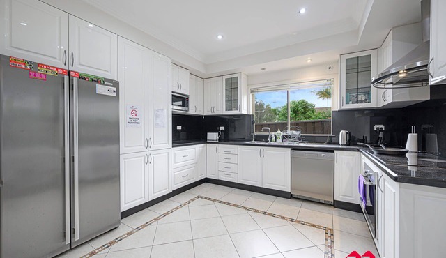 MetaWise Parramatta Cozy Room Share Bathroom WiFi