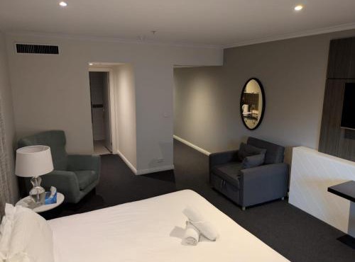 Modern Nomads Beautiful King Studio with Indoor Pool & Balcony