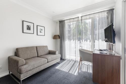 Modern Nomads Chapel Street 1BR Walk to Iconic Shopping District