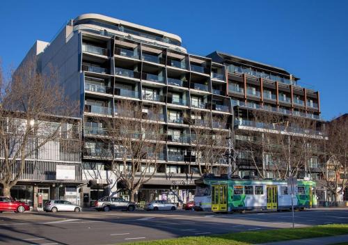 Modern Quiet 1 & 2 Bed Apt Opposite Albert Park