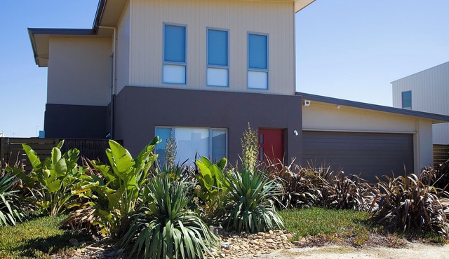Modern, Spacious and Vibrant on Wentworth