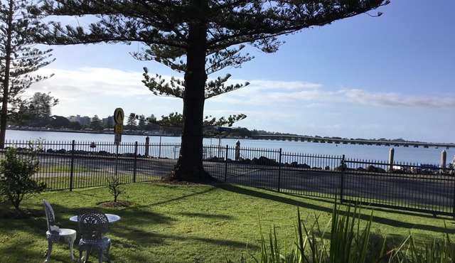 “Mona’s On Rockpool” - Waterfront heaven