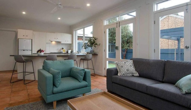 Morris Cottage - Spacious Abode in Easy Location