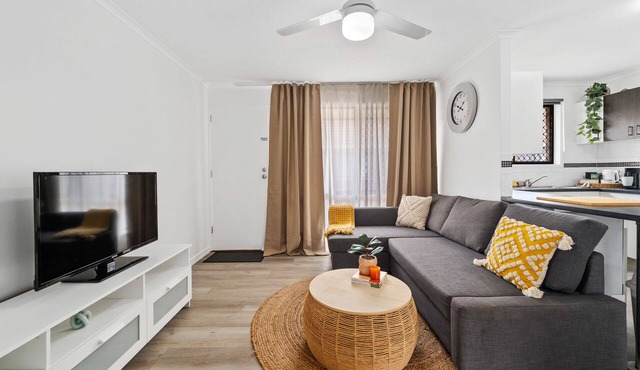 Mount Warren Park Stay – 2 BR for Work & Families