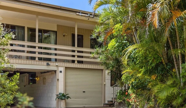 Nelson on Nelson – walk to beach, sleeps 13, pet friendly
