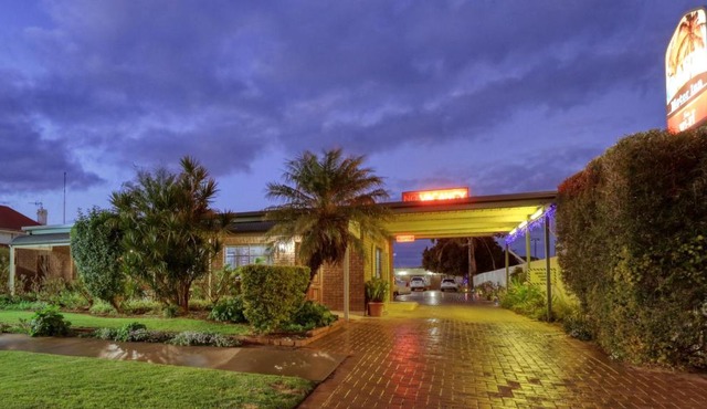 Oasis Motor Inn