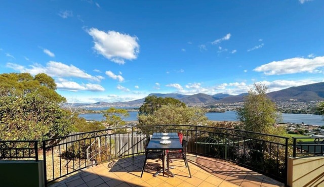 Oceanview Chic Villa 20 min to CBD