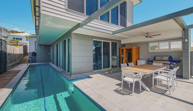 PACIFIC HOUSE - LUXURY HOLIDAY HOME WITH OCEAN VIEWS