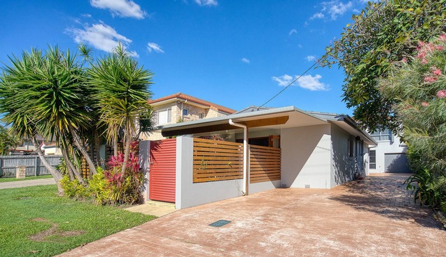 Palm Beach Cottage - 600m to Beach