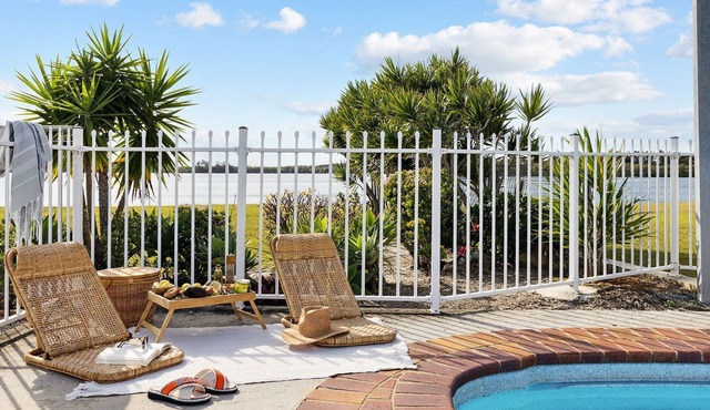 Peninsula Court Unit 9 - Absolute Waterfront Escape - Holiday Yamba