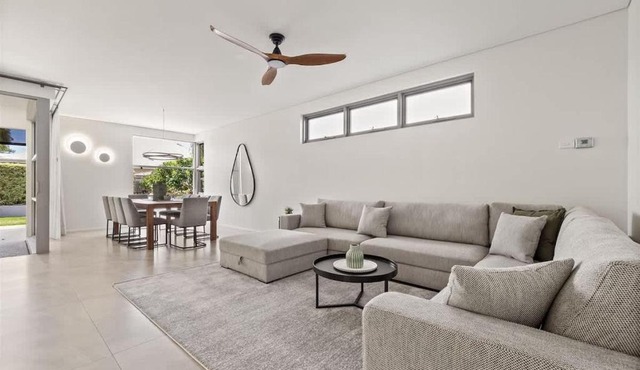 Peppermint Paradise - Seaside Comfort & Home Theatre