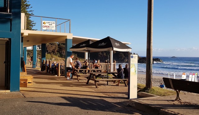 Pet Friendly Beach Retreat, 1 Wattle Street.