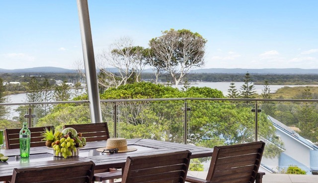 Pilotage 4 - Luxury Oceanview Penthouse - Holiday Yamba