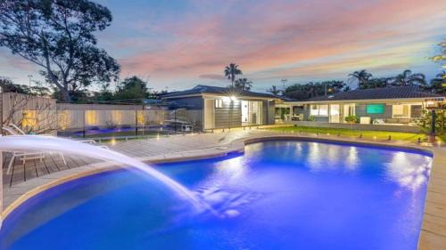 Poolside Family Retreat By Holidayco