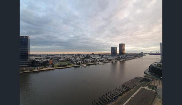 Premium River View Apartment in Docklands