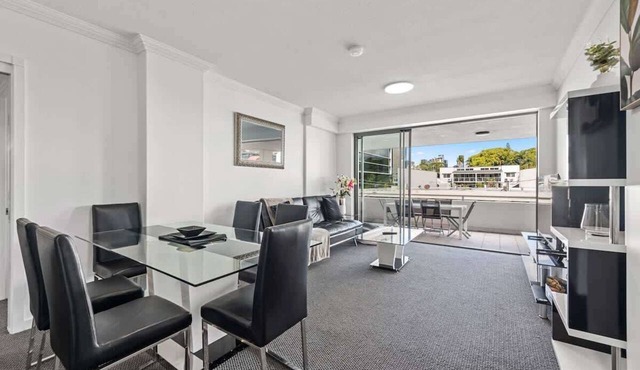 Prime Position! 3Bed/2Bath/1Car ~ 10mins to CBD