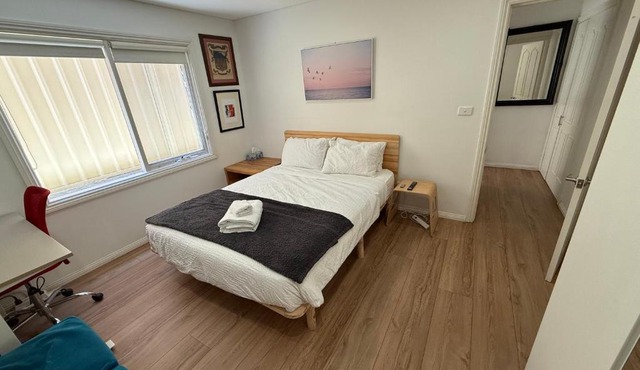 Private 1 bedroom apartment near beach and shops