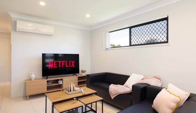 Private Rocklea 2BR | AC | Parking | 220D2